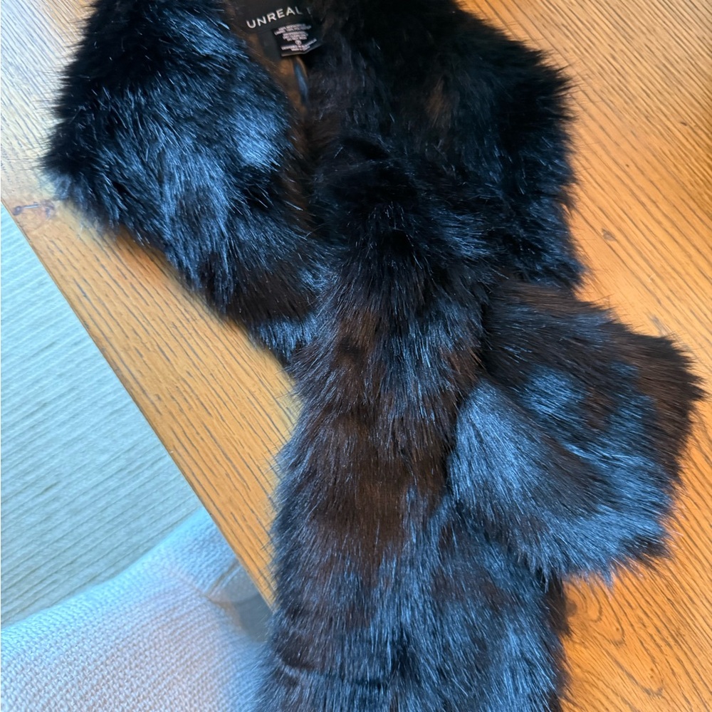 Unreal Fur Elegant Black Faux Fur Accessory